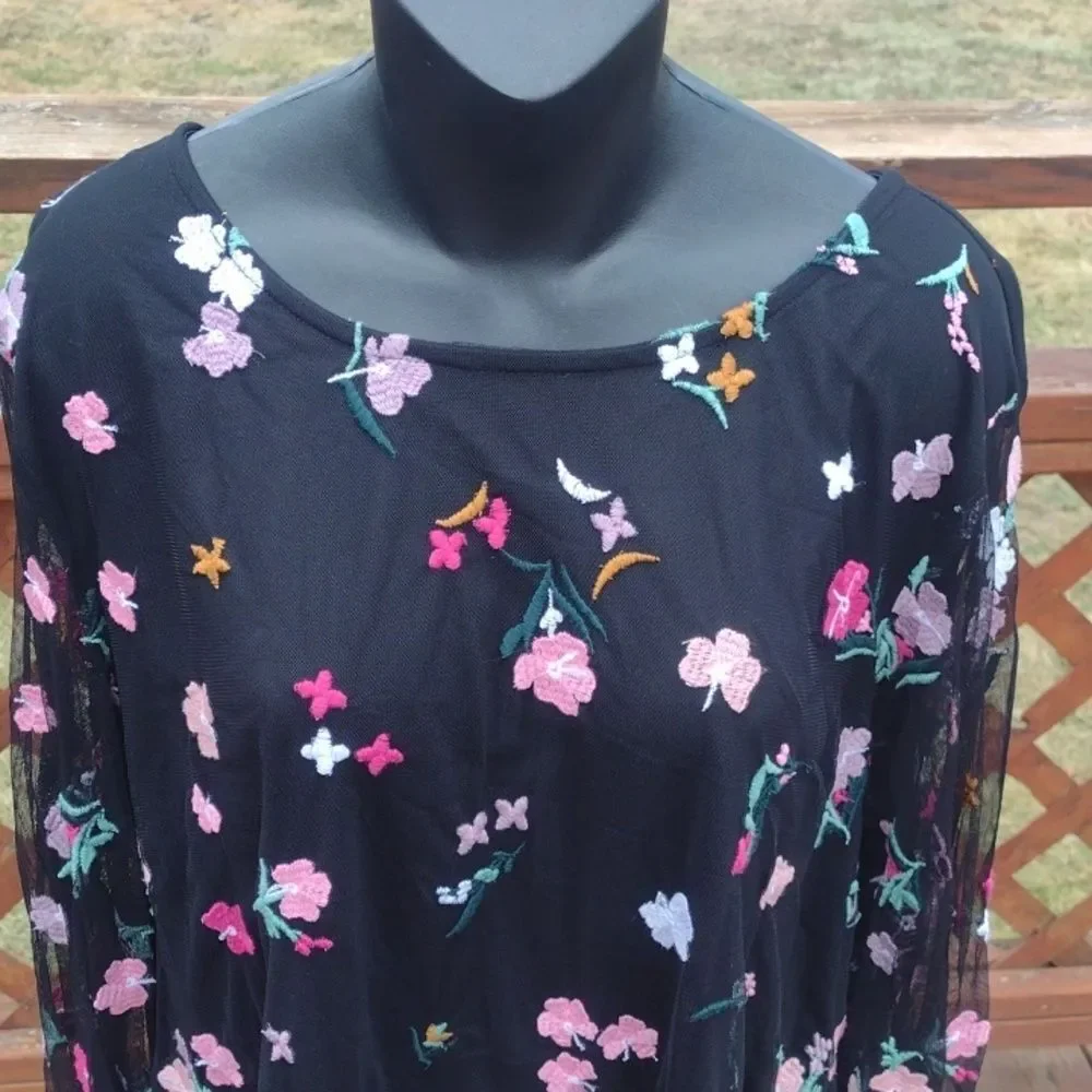 Du Jour Long Sleeve Black Blouse with Embroidered Floral Pattern Size 2XL - Picture 3 of 14